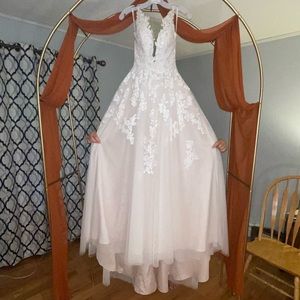 Oleg Cassini Size 0 Plunge V Neck Wedding Gown